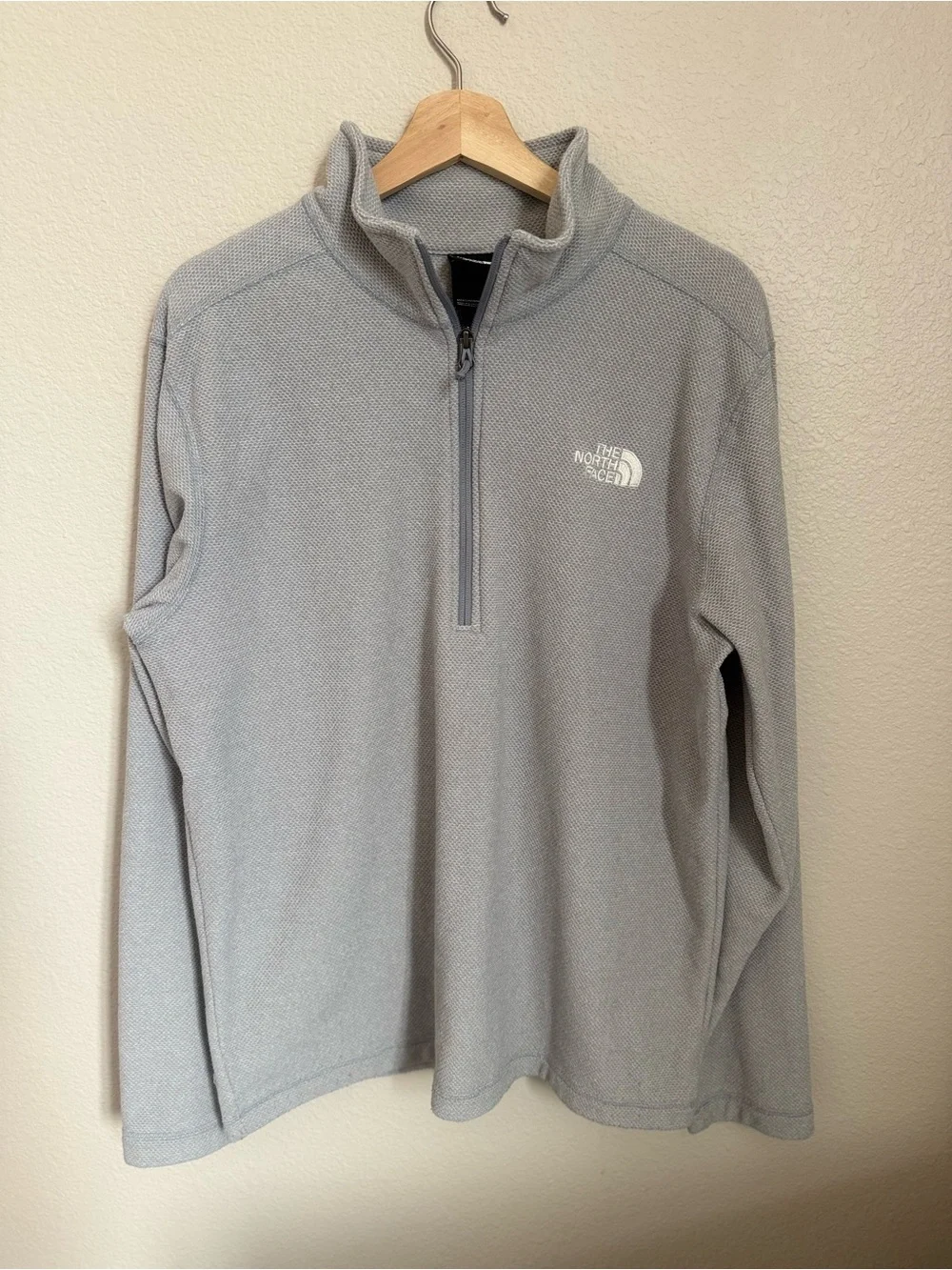 The North Face Men’s Light Gray Quarter-Zip Pullover Sweatshirt Jacket